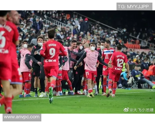 西甲激战曼联逆转巴萨点球大战引发全场狂欢与热议