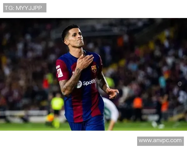 国王杯惊天对决巴萨与曼联激战成平引发争议判罚引爆全场气氛