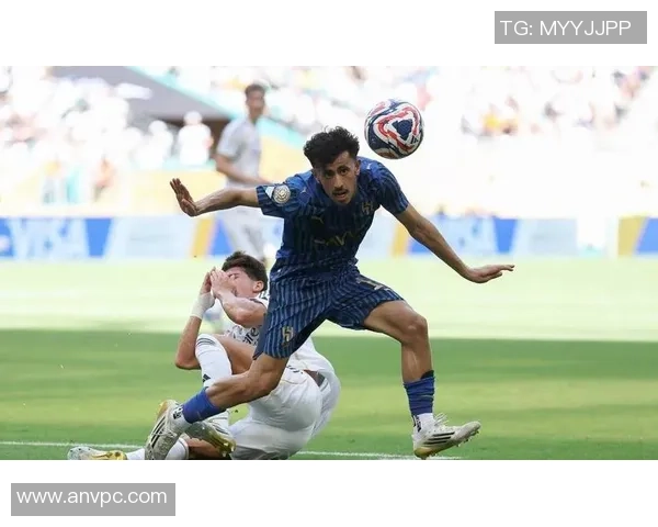 国王杯激战本菲卡与那不勒斯0比0帽子戏法引发全场热烈反响