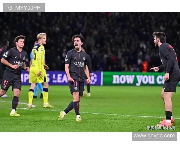 英超激战巴黎圣日耳曼绝杀热刺全场沸腾战术解析与精彩瞬间回顾